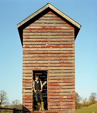 Der Kauz auf seiner Farm